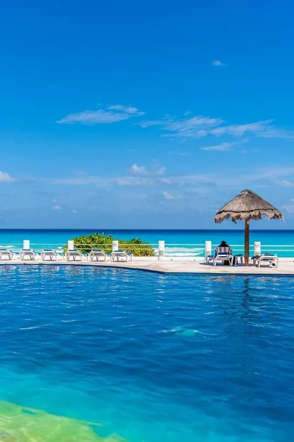 カンクンOcean View, 3 King Beds, Balconyアパートメント