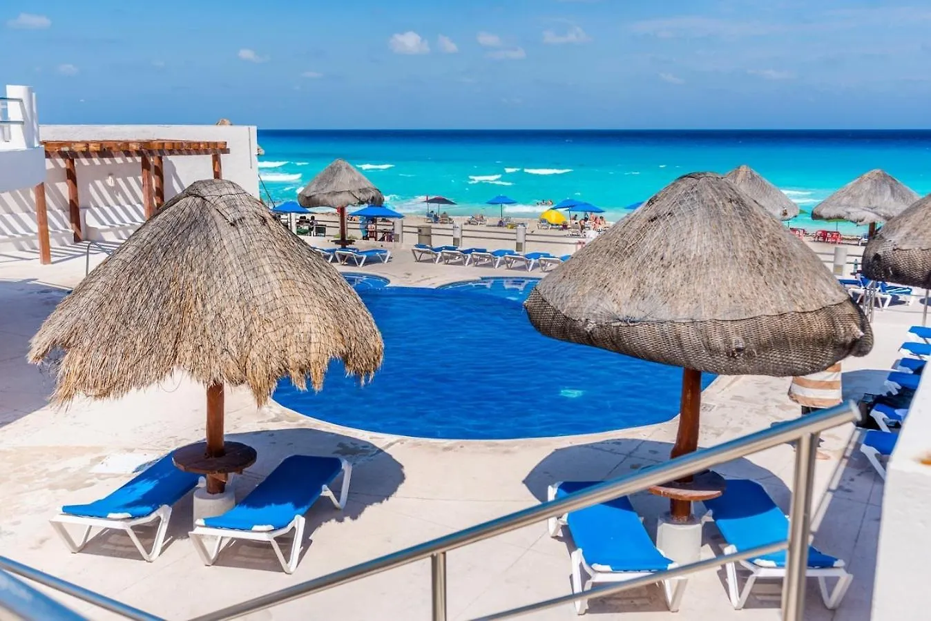 カンクンOcean View, 3 King Beds, Balconyアパートメント カンクン